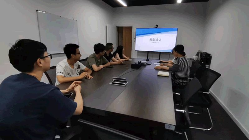 叉车实操考试的费用通常由以下几个部分构成：