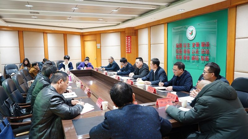 以下以某机构课程体系为例，分析其师资配置：